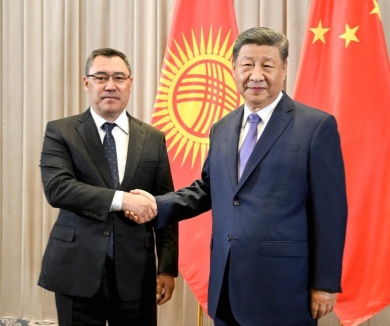 习近平会见吉尔吉斯斯坦总统