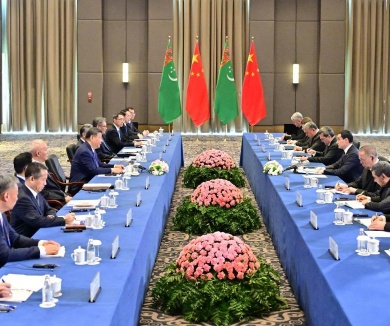 习近平会见土库曼斯坦总统
