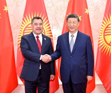 习近平会见吉尔吉斯斯坦总统