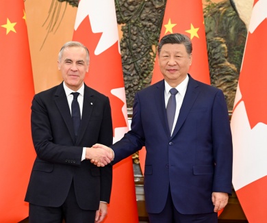 习近平会见加拿大总理