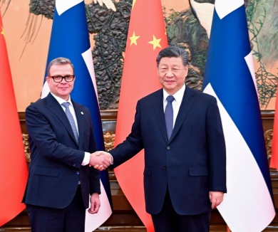 习近平会见芬兰总理奥尔波