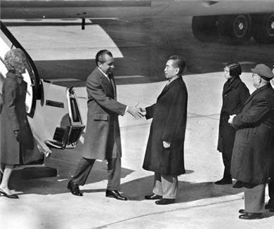 跨越太平洋的握手——尼克松访华前后