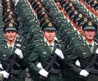 阔步远行 中国军队为国仗剑显自信