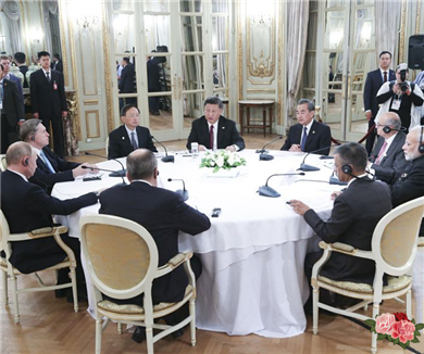 习近平出席中俄印领导人非正式会晤