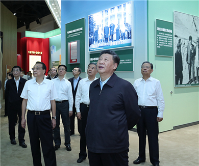 习近平参观中华人民共和国成立70周年大型成就展
