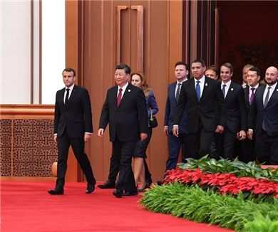 习近平和彭丽媛欢迎出席第二届中国国际进博会的各国贵宾