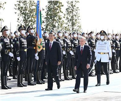 习近平出席乌兹别克斯坦总统举行的欢迎仪式