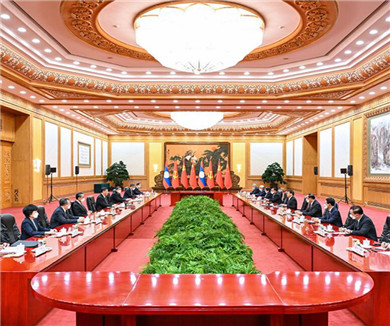 习近平同老挝国家主席举行会谈