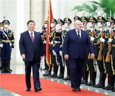 习近平举行仪式欢迎白俄罗斯总统访华