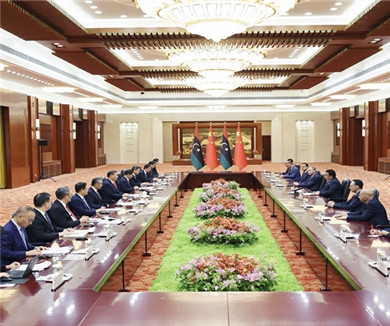 习近平会见利比亚总统委员会主席