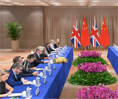 习近平会见英国首相