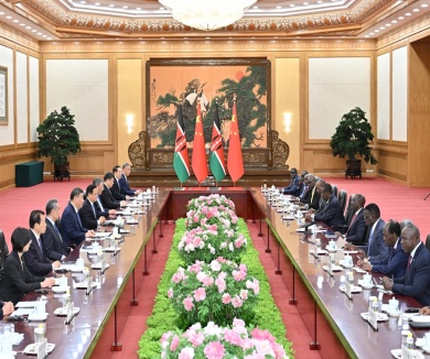 习近平举行仪式欢迎肯尼亚总统访华