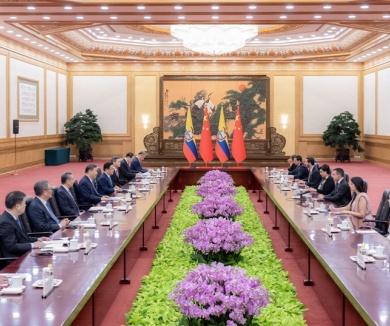 习近平会见厄瓜多尔总统