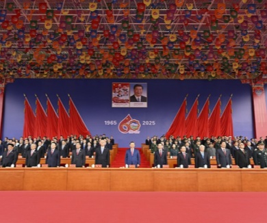  习近平出席西藏自治区成立60周年庆祝大会