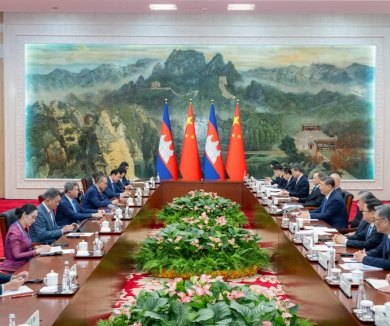 习近平会见柬埔寨首相