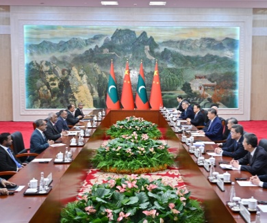 习近平会见马尔代夫总统