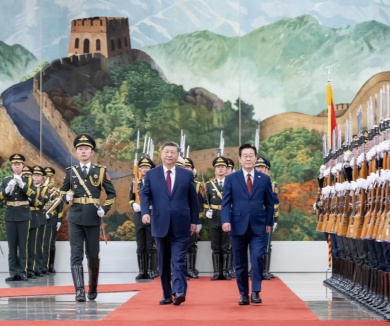 习近平举行仪式欢迎韩国总统访华